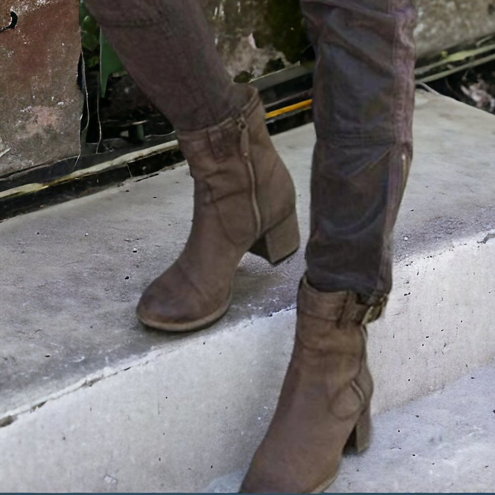 Trask Madison Distressed Leather Ankle Bootie Lug Sole 2.5" heel - Brown - 9